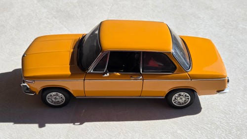 Bmw 2002 ti - 1:18, (autoart)